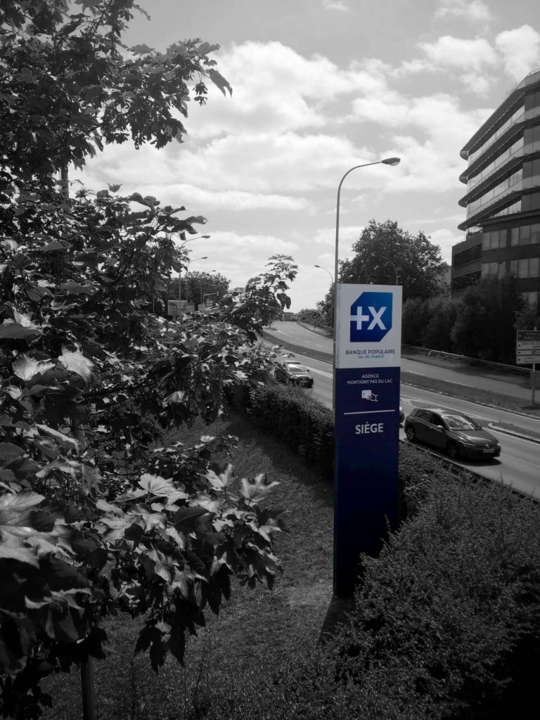 bp_totem_saint quentin yvelines